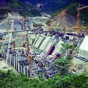 Башенные краны Potain на строительстве крупной плотины во Вьетнаме  