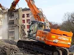 Экскаваторы Hitachi для сноса зданий  