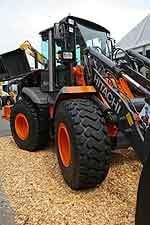 Колесные погрузчики Hitachi ZW140PL и ZW150PL  