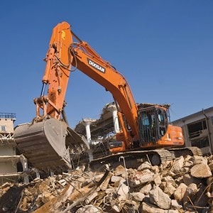 Экскаваторы Doosan на сносе вашингтонского военного объекта  