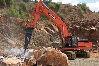 Гидромолоты Doosan DXB130H и DXB190H обеспечивают повышенную ударную силу и производительность  