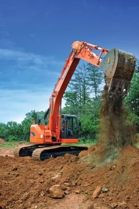Экскаватору Doosan DX235LCR нужно немного места для работы  