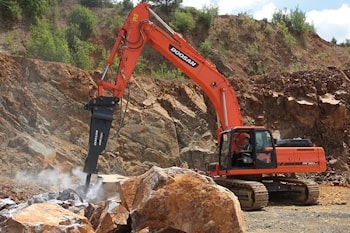 Гидромолоты Doosan DXB130H и DXB190H обеспечивают повышенную ударную силу и производительность  