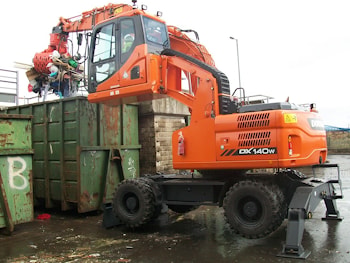 В Великобританию поступил новый колесный экскаватор Doosan  