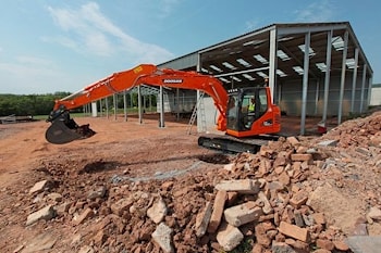 Компактный и прочный гусеничный экскаватор Doosan DX140LCR-3  