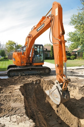 Экскаватор Doosan DX140LCR-3 компактен и удобен для оператора  